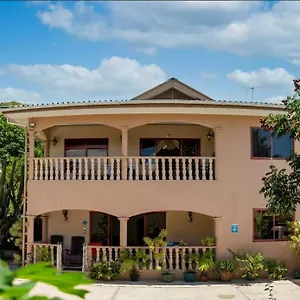 Chez Benoit Self Catering Виктория